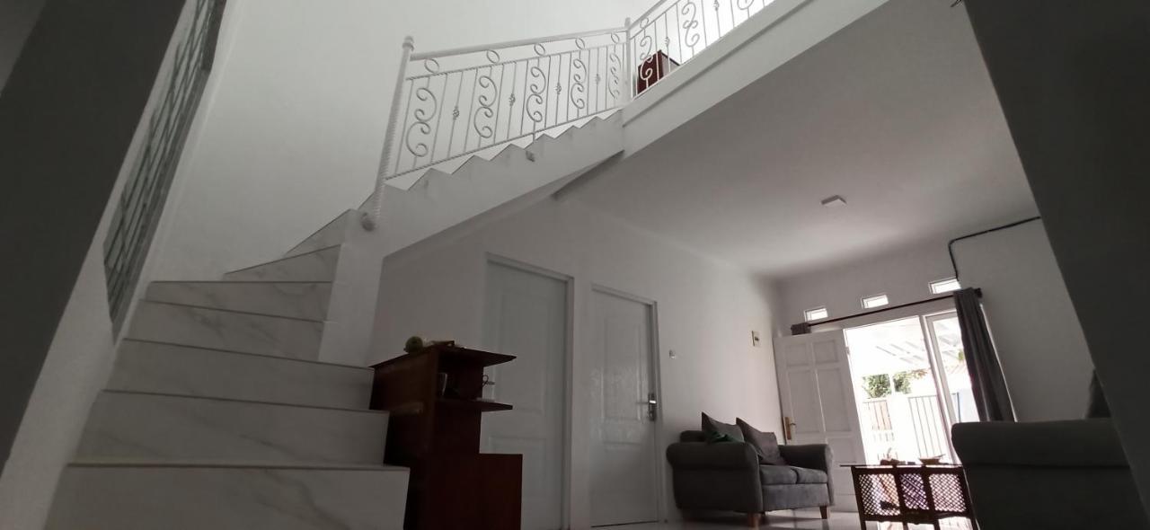 Вилла Jk House Бандунг Экстерьер фото